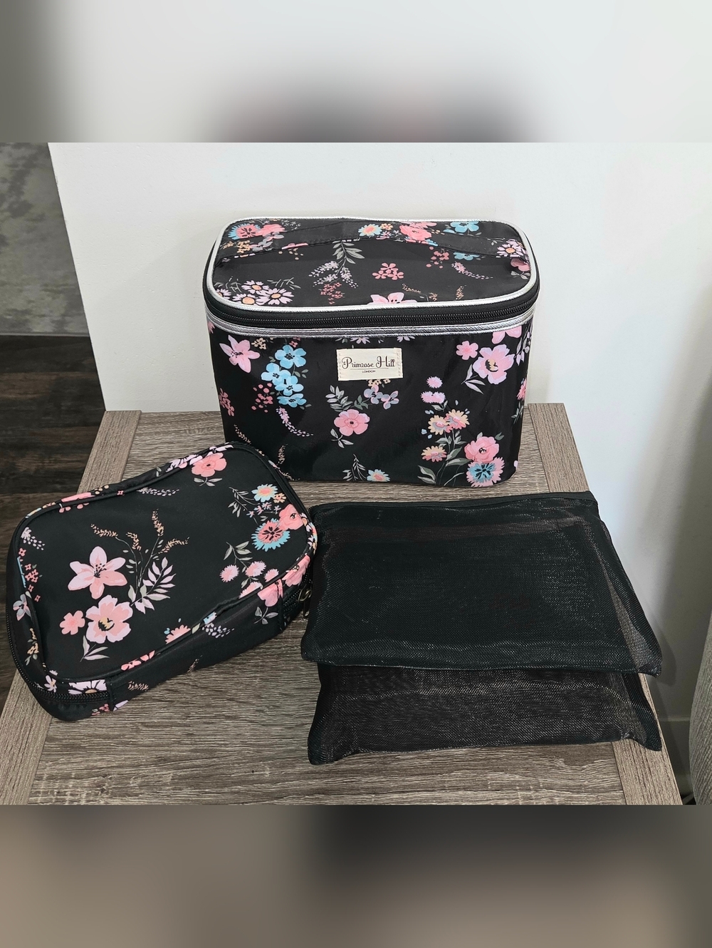 Primrose Hill London Multicolor Canvas Floral Zipper Travel Case w/ Mesh Bags.